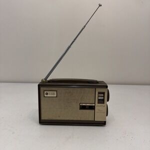 Vintage General Electric GE AM/FM Thirteen Transistor Radio